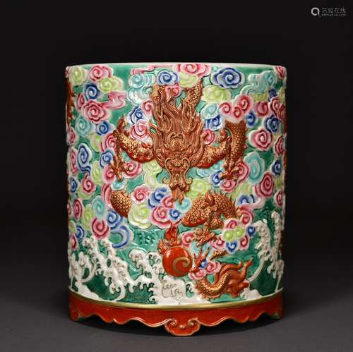 FAMILLE ROSE CHILONG AND CLOUD BRUSH POT, QING QIANLONG PERI...