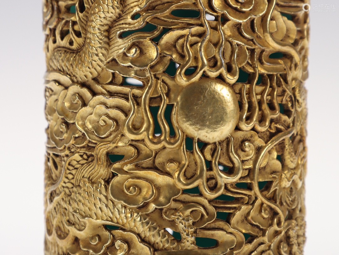 回流 雕塑瓷描金镂空雕祥龙戏珠 文房笔筒