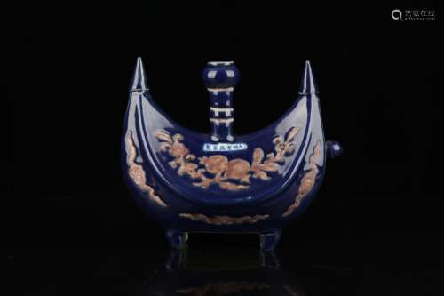 Four - legged crescent wine pot carved in ji-blue