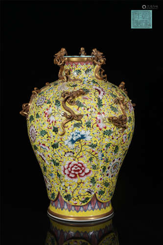 Enamel flower pile carved Kowloon plum vase