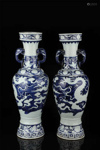 A pair of blue and white dragon pattern elephant ear bottles