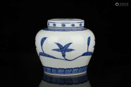 Chenghua blue and white flower pattern sky jar