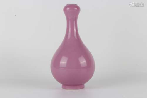 Qing Yongzheng carmine garlic vase