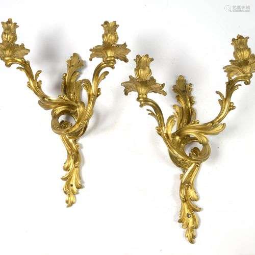 Grande paire d'appliques Louis XV en bronze doré. Travail fr...