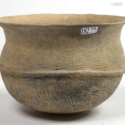 Pot Ban Chiang en terre cuite couleur sable - gris à décor d...