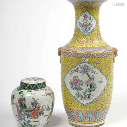 Lot de deux porcelaines polychromes de Chine comprenant: un ...