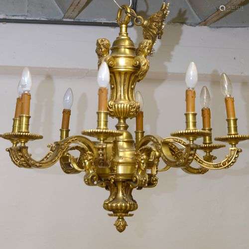 Lustre de style Louis XIV en bronze doré à 8 bras de lumière...