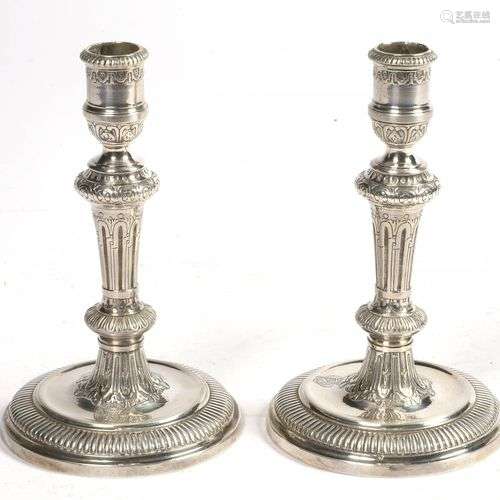 Paires de flambeaux de toilette Louis XIV en argent portant ...