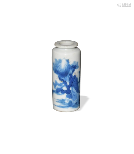 Chinese Blue and White Snuff Bottle with Red十九世纪 青花人物...