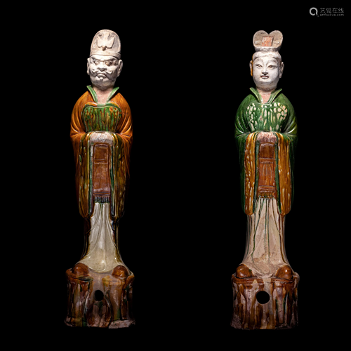 A Pair of Sancai Glazed Pottery Figures of Standing