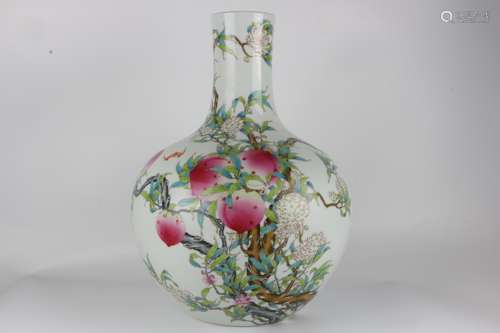 Qing Qianlong famille-rose famille-rose vase with nine peach...