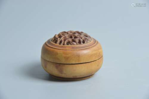 Wooden lidded box