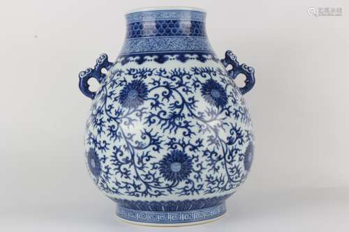 Qing Qianlong blue and white enmeshed lotus double-ear vase