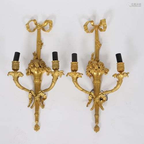 Appliques de style Louis XVI Paire d'appliques en bronze dor...