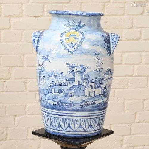 Vase d'ornementation En faience, à décor de paysage en camai...