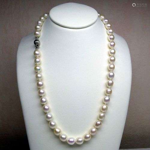 Très joli et important collier de perles de culture naturell...