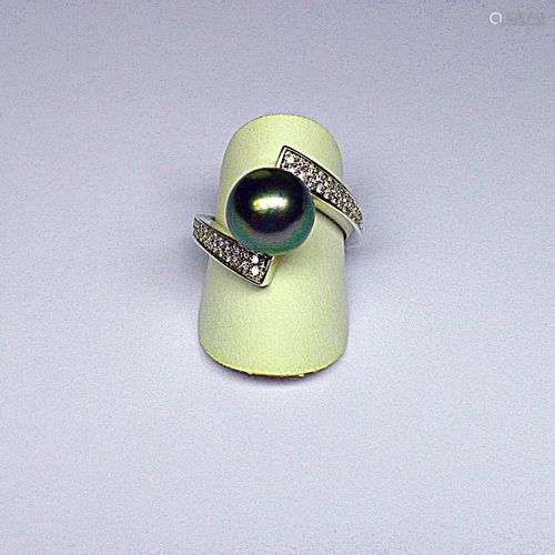 Bague en or blanc soutenant une perle de Tahiti D: 10/ 10,5 ...