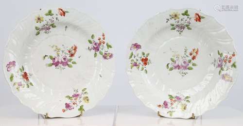 Paire de grands plats - Vienne En porcelaine dure, de forme ...