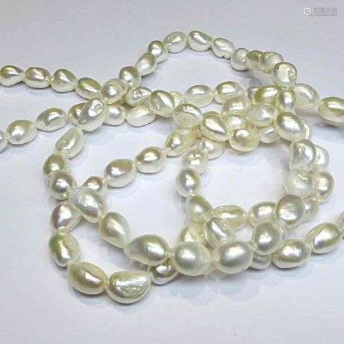 Un sautoir très original en perles de culture naturelles de ...