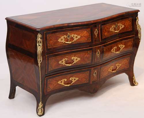 Commode tombeau Louis XV En marqueterie de bois de placage e...