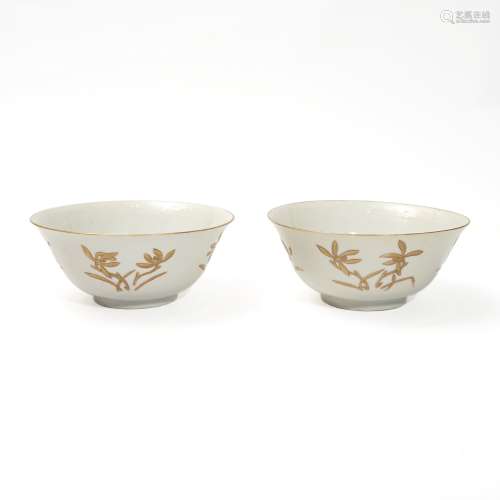 A pair of golden colored cups with floral patterns, Daoguang...