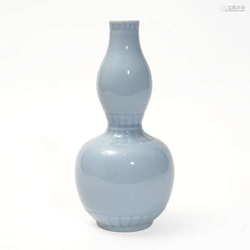 A blue-glazed gourd-shaped bottle, Yongzheng period, Qing Dy...