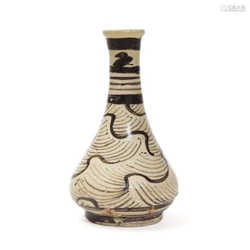 A Jizhou kiln bottle with sea water pattern, Song Dynasty
宋...