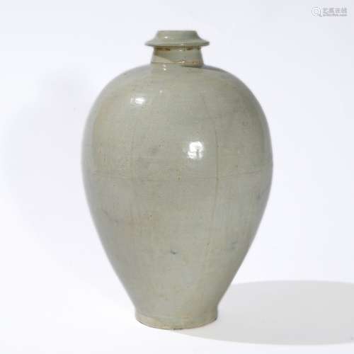 A Hutian Kiln Bottle, Song Dynasty
宋代湖田窑梅瓶