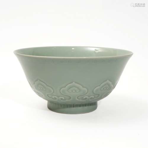 A bean-green bowl, Jiaqing period, Qing Dynasty
清代嘉庆豆青...