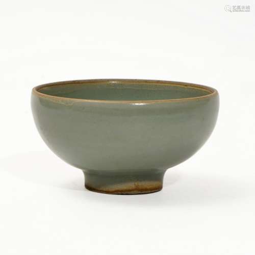 A Longquan Kiln Celadon Cup, Song Dynasty
宋代龙泉窑青瓷杯