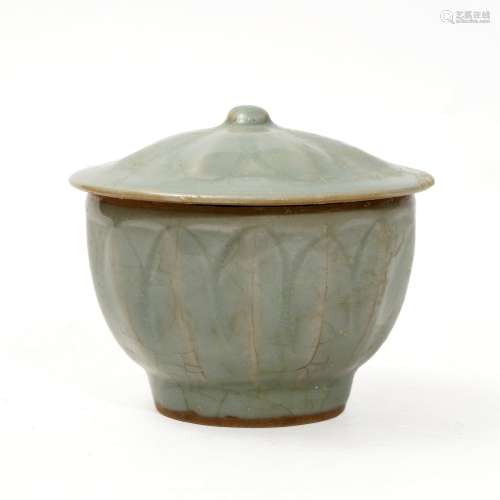 A Longquan Kiln Celadon Bowl, Song Dynasty
宋代龙泉窑青瓷盖碗