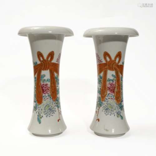 A pair of famille rose flower goblets, Qing Dynasty
清代粉彩...