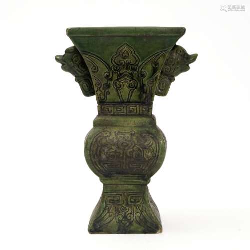 A square green glaze bottle,Ming Dynasty
明代绿釉方瓶