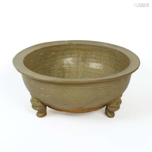 A Yue Kiln Three-legged Basin, Han Dynasty
汉代越窑三足盆