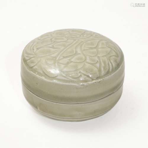 A Hutian kiln box with carved flowers, Song Dynasty
宋代湖田...