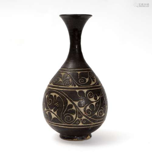 A Cizhou kiln vase, engraved with flowers, Jin Dynasty
金代磁...