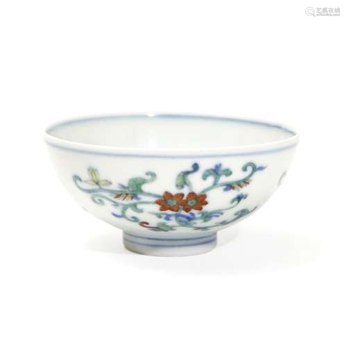 A contrasting color bowl with floral pattern, Qianlong perio...