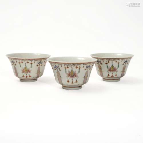 3 famille rose bowls, Xuantong period, Qing Dynasty
清代宣统...