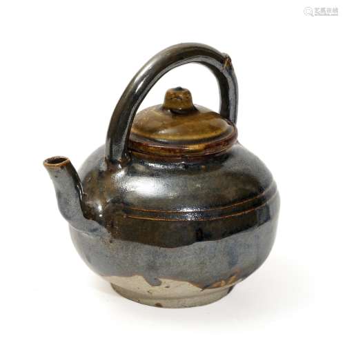 A purple-gold glazed pot, Yuan Dynasty
元代紫金釉提梁壶