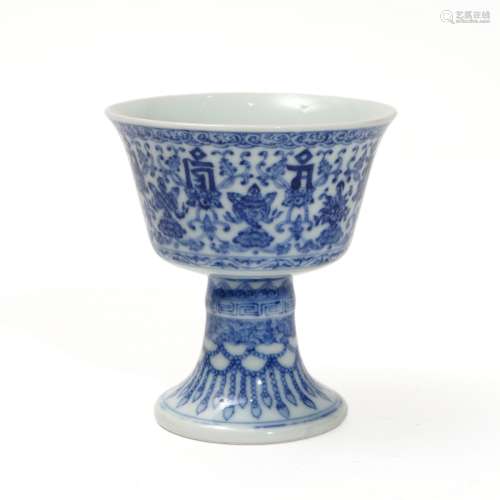 A blue and white goblet with floral pattern, Qianlong period...