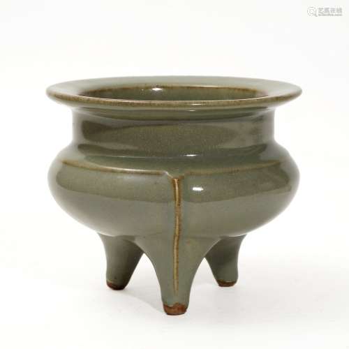 A Longquan Kiln Three-legged Furnace, Song Dynasty
宋代龙泉窑...