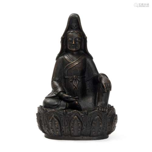 A hooded Guanyin statue, Kangxi period, Qing Dynasty
清代康熙...