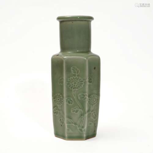A bean-green six-sided bottle with floral pattern, Qing Dyna...