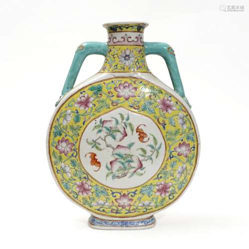 A famille rose bottle with floral pattern, Daoguang Period, ...