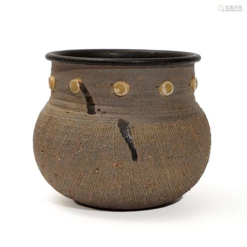 A Jizhou kiln jar, Song Dynasty
宋代吉州窑渣斗