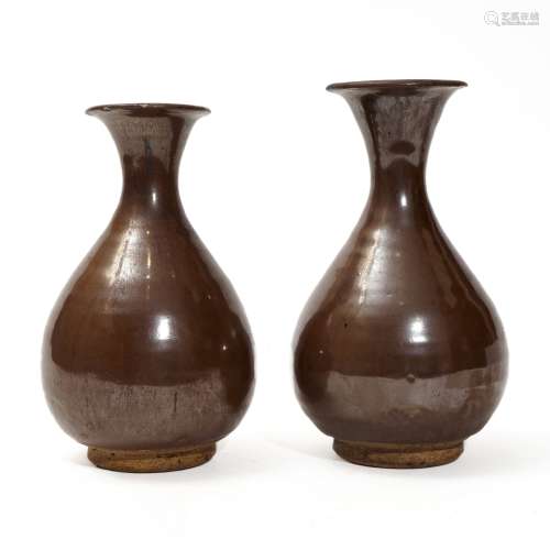 A pair of purple-gold glaze vases, Yuan Dynasty
元代紫金釉玉...