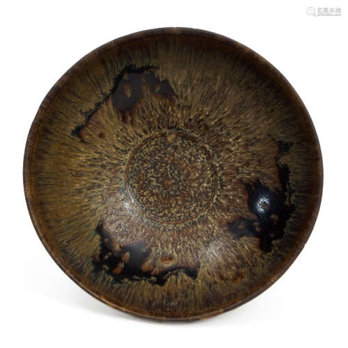 A Jizhou Kiln paper-cut decal bowl, Song Dynasty
宋代吉州窑剪...