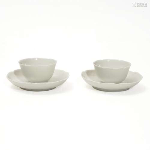 A pair of white glaze cups and trays, Qing Dynasty
清代白釉盏...