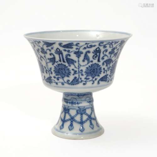 A blue and white goblet with floral pattern, Jiaqing period,...