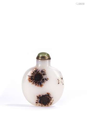 Chinese Flattened White Agate Snuff Bottle